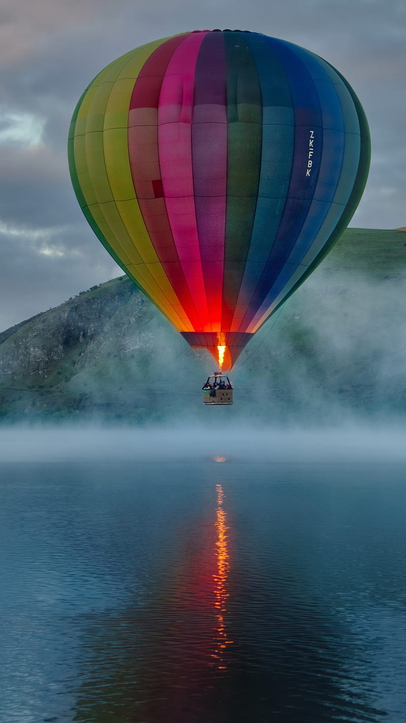 Hot air balloon, air balloon, colorful, sea, lockscreen, HD phone wallpaper  | Peakpx