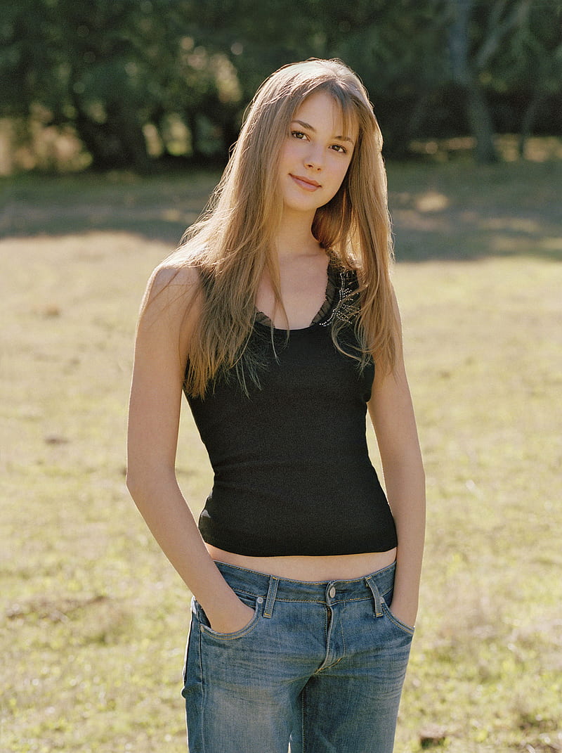 Emily Vancamp, women, actress, jeans, long hair, hands in pockets, grass, Canadian, HD phone wallpaper