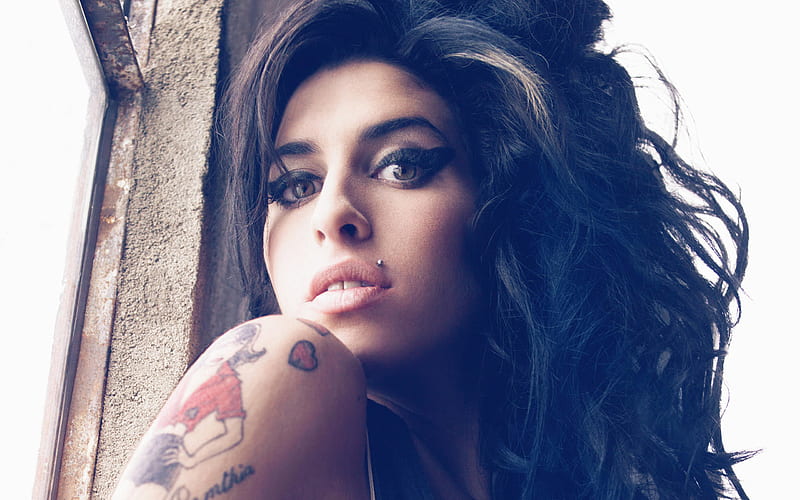 Amy Winehouse, British singer, portrait, tattoos, brunette, beautiful woman, HD wallpaper