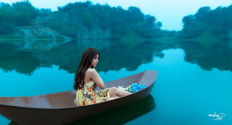 Beautiful Girl On A Boat, HD wallpaper