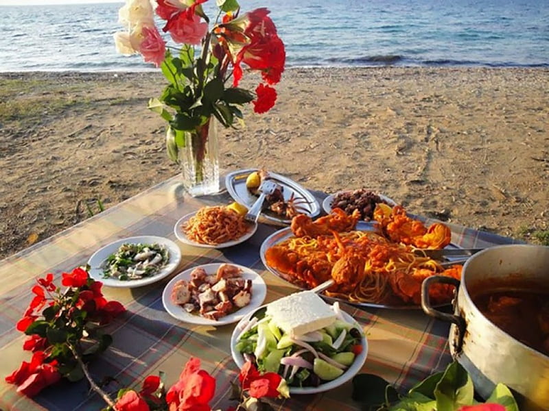 Bon appetite, meal, beach, sand, food, flowers, vase, picnic, sea, HD wallpaper