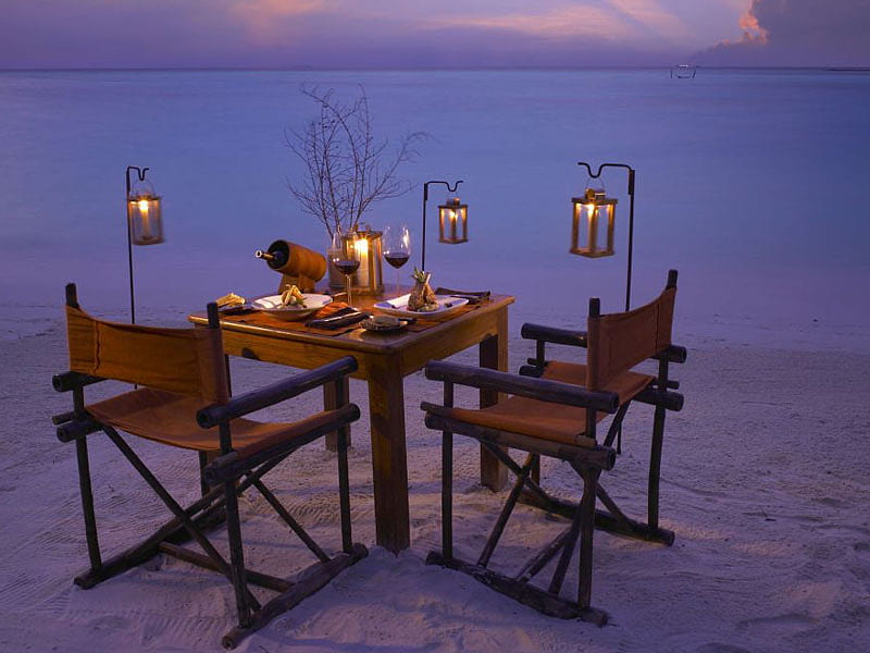 beach dinner, dinner, beach, romantic, lights, sea, night, HD wallpaper