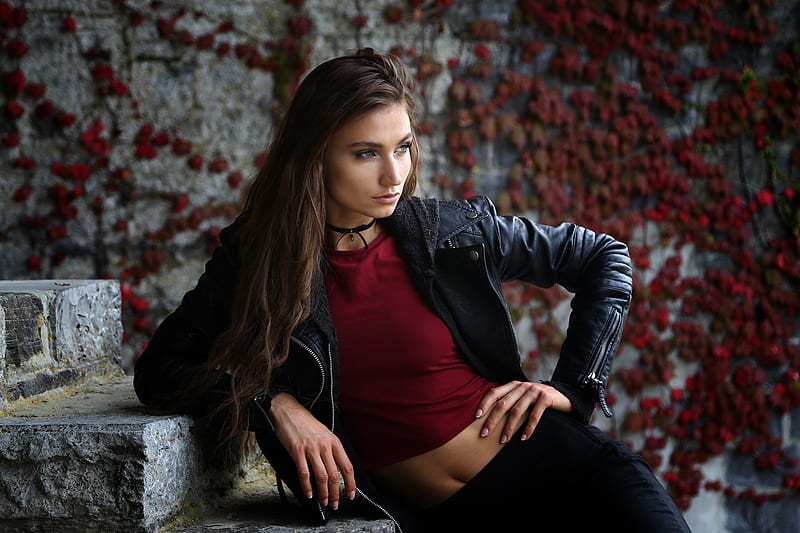 Young Fashion Beautiful Girl In Leather Jacket And Sunglasses Stock Photo -  Download Image Now - iStock