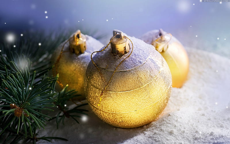 Christmas balls, gold decorated, pine, snow, bonito, lightining, HD wallpaper
