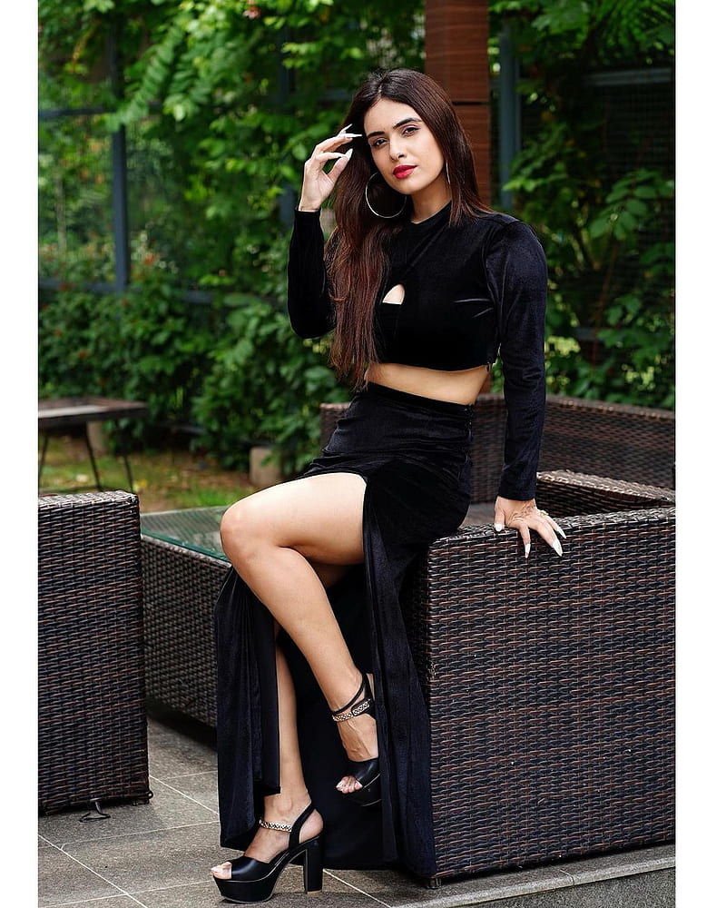 Neha Malik, knee, footwear, HD phone wallpaper