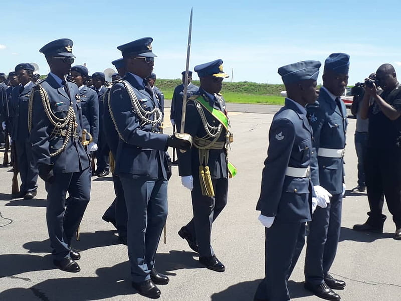ZBC News Online - Air Force of Zimbabwe Commander Air Marshal Elson Moyo inspecting the guard of honour at Air Force Officers' Graduation Parade at Josiah Tungamirai Air Force Base in, Air Force Uniform, HD wallpaper