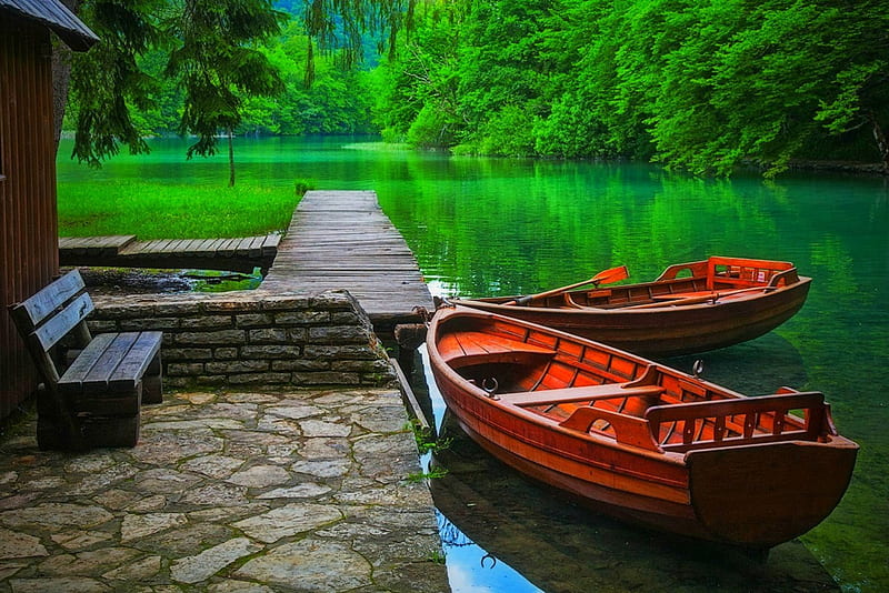 Serenity, boathouse, bench, bonito, trees, lake, boats, walkway, calm waters, green grass, HD wallpaper