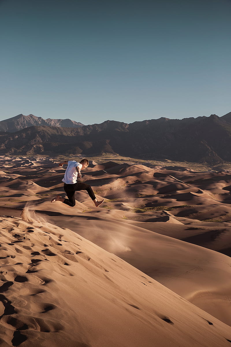 man, jump, desert, dunes, sand, HD phone wallpaper