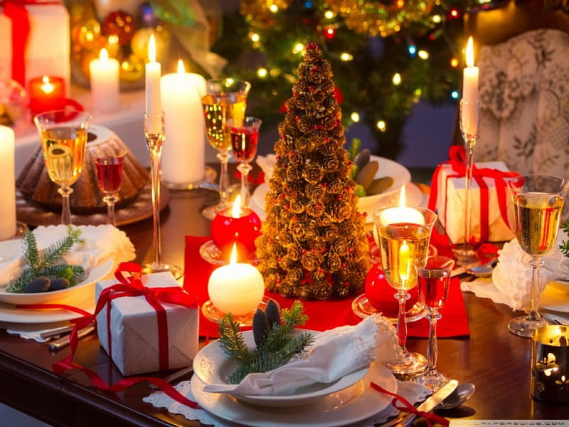 Festive Christmas table, dinner, Christmas, holidays, glasses, elegant, elegant plates, lights, arrangement, table, happiness, plates, winter, candles, hapiness, festive, colorful joy, gifts, HD wallpaper
