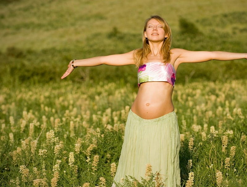 Attractive pregnant enjoying the Sun and Nature, sun, woman, mother, pregnant, future, wild, love, siempre, flowers, open arms, happiness, angel, enjoying, blonde, blessings, positive energy, attractive, summer, nature, HD wallpaper