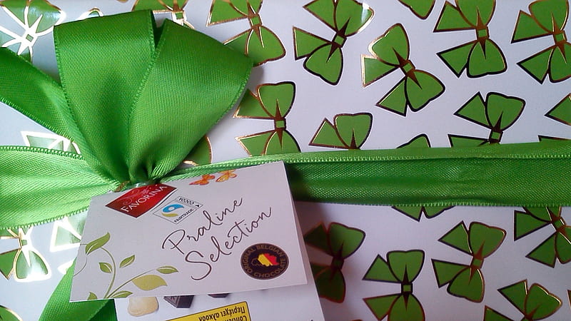 PRALINES, chocolates, paper, green, ribbon, box, gift, HD wallpaper