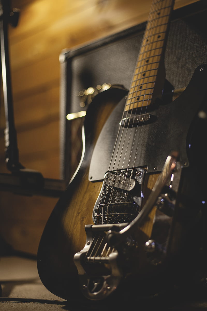 shallow focus of black and brown electric guitar, HD phone wallpaper