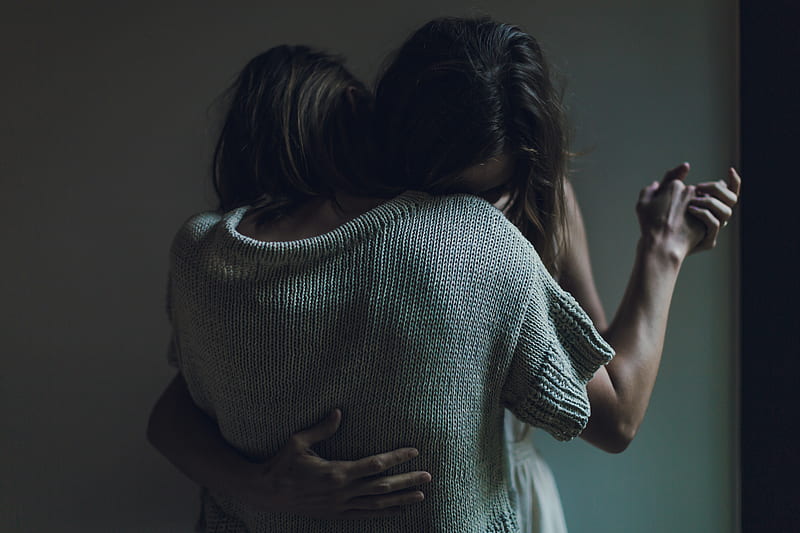 two women hugging each other, HD wallpaper