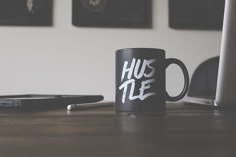 black and white Hustle-printed ceramic mug on table, HD wallpaper