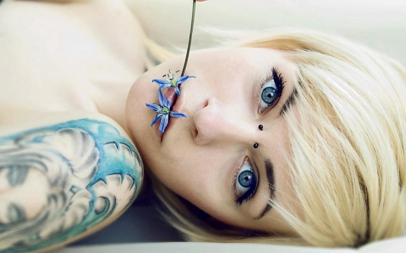 Artistic Woman, blond, face, woman, tattoo, HD wallpaper
