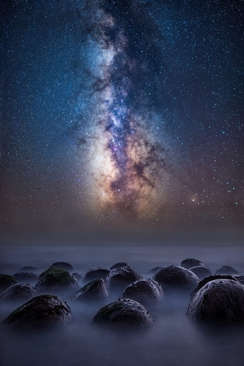 Milky Way Over the Bowling Ball Beach, HD phone wallpaper