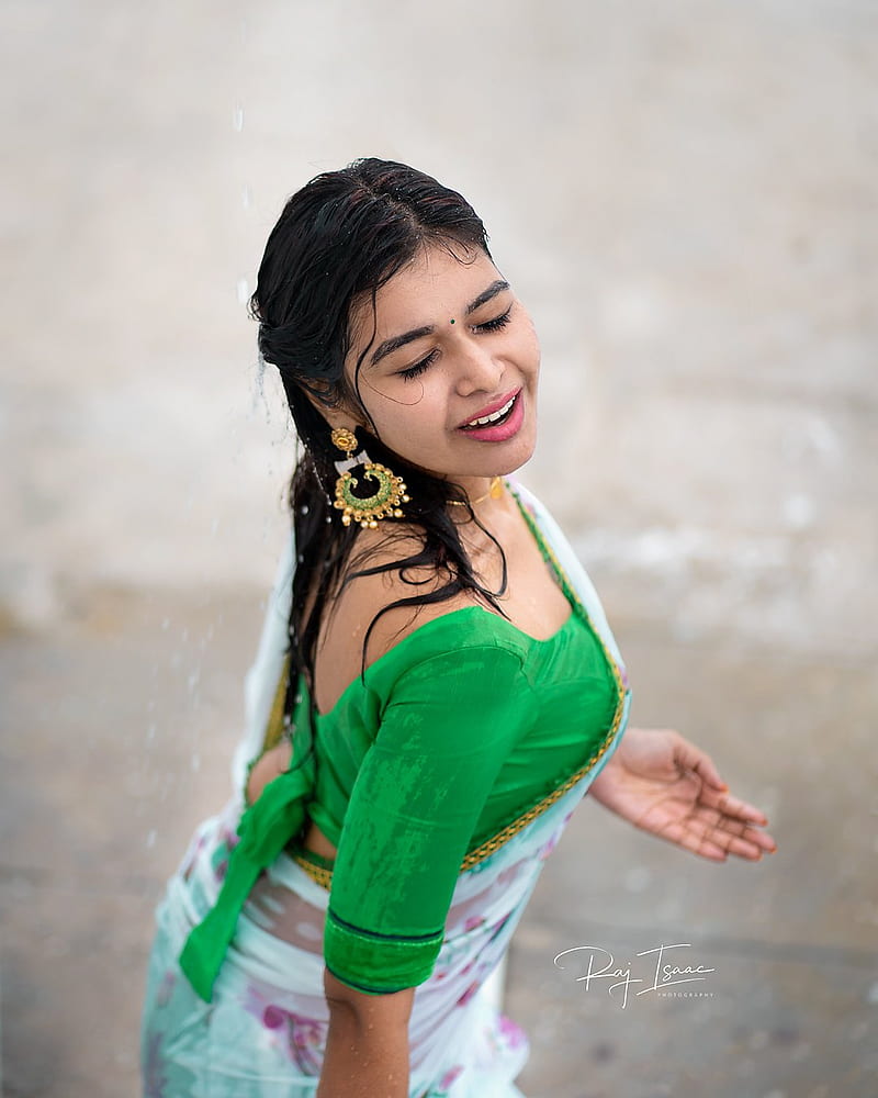 Dharsha gupta , actress, green, model, rain, saree, serial, HD phone wallpaper