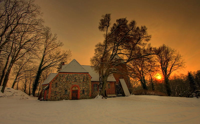 Winter Sunset, architecture, house, sun, orange, bonito, sunset, clouds, snowy, splendor, beauty, evening, lovely, view, houses, sunlight, bench, winter time, sky, trees, winter, tree, snow, peaceful, nature, landscape, HD wallpaper