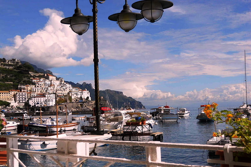 Amalfi terrace. Italy, ships, sunlight, terrace, lights, near the sea, boats, amalfi, flowers, italy, HD wallpaper