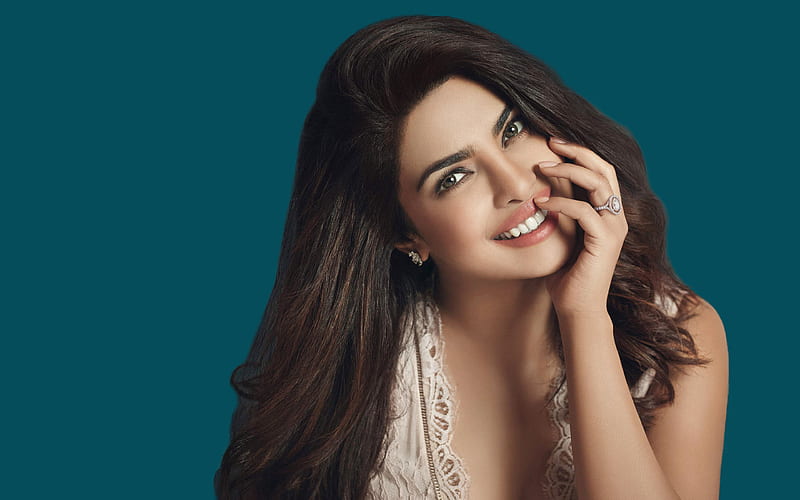 https://w0.peakpx.com/wallpaper/809/376/HD-wallpaper-priyanka-chopra-smile-portrait-bollywood-indian-famous-actress-beautiful-woman.jpg