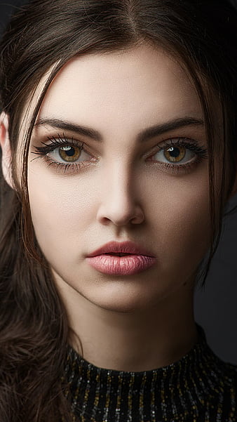 pretty woman brown eyes