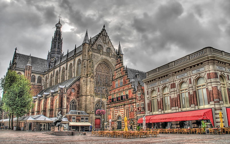 cathedral in town square r, cathedral, cobblestones, r, restaurant, HD wallpaper