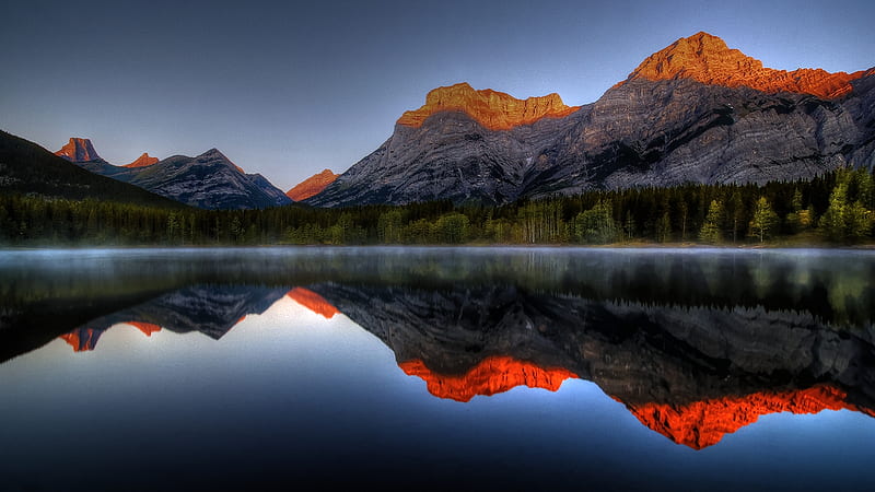 Capped in Red, cool, bonito, reflections, mirrored, HD wallpaper