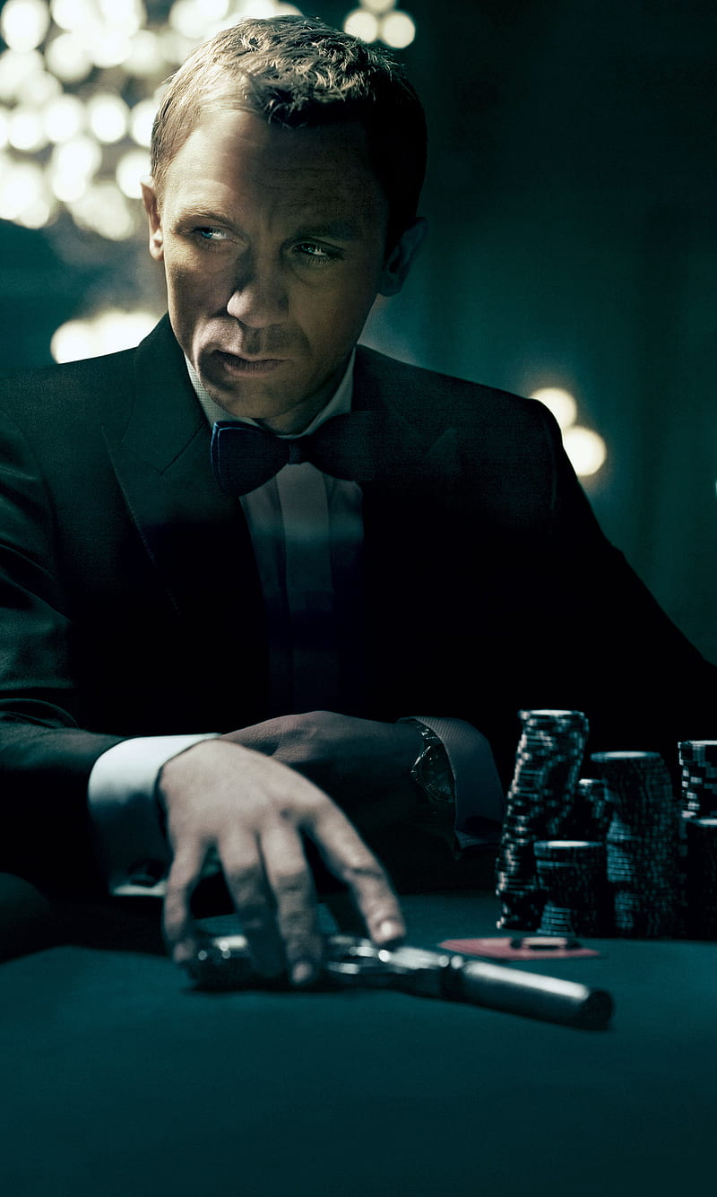 Casino royale, 007, gun, james bond, poker, shoot, smokin, guerra, HD phone wallpaper