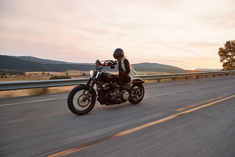 man on black cruiser motorcycle in highway, HD wallpaper