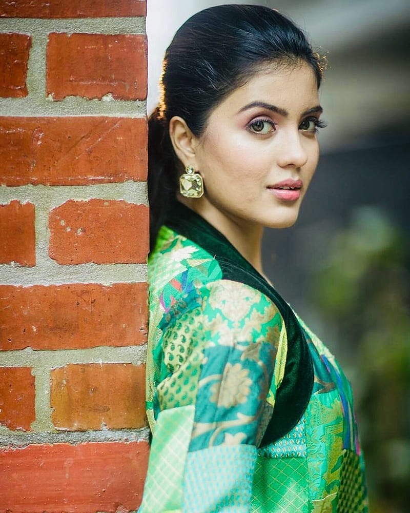 Amritha Aiyer, actress, amritha iyer, world, tamil actress, HD phone wallpaper
