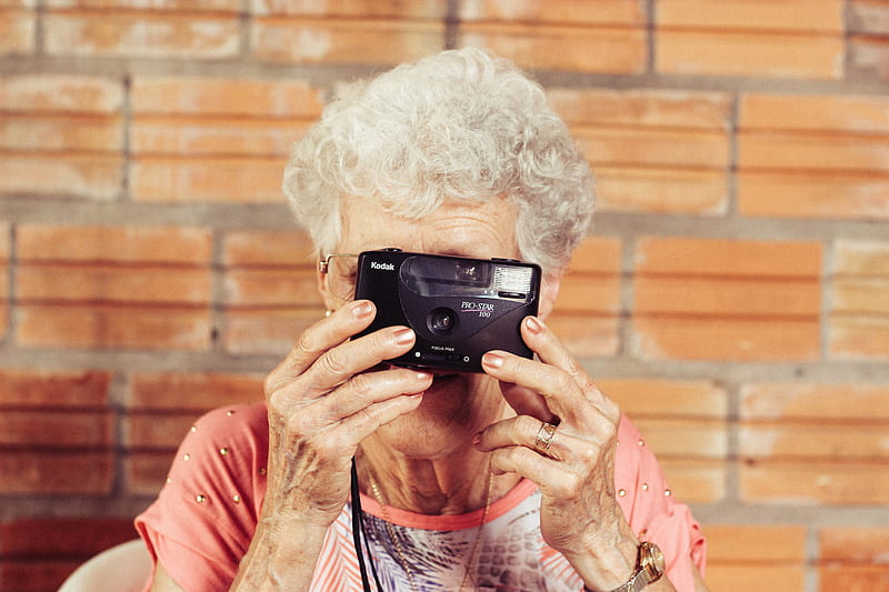 woman holding film camera, HD wallpaper