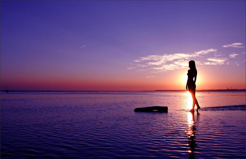 Beautiful Sunset, female, sun, ocean, bonito, sunset, sky, silhouette, clouds, beach, water, nature, HD wallpaper