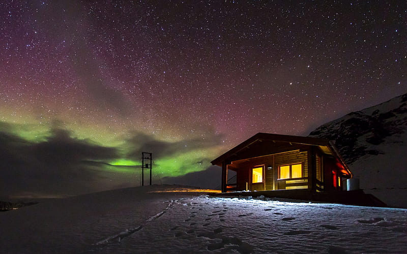 Aurora Borealis, stars, house, northern lights, green, snow, nature, cabin, lights, HD wallpaper