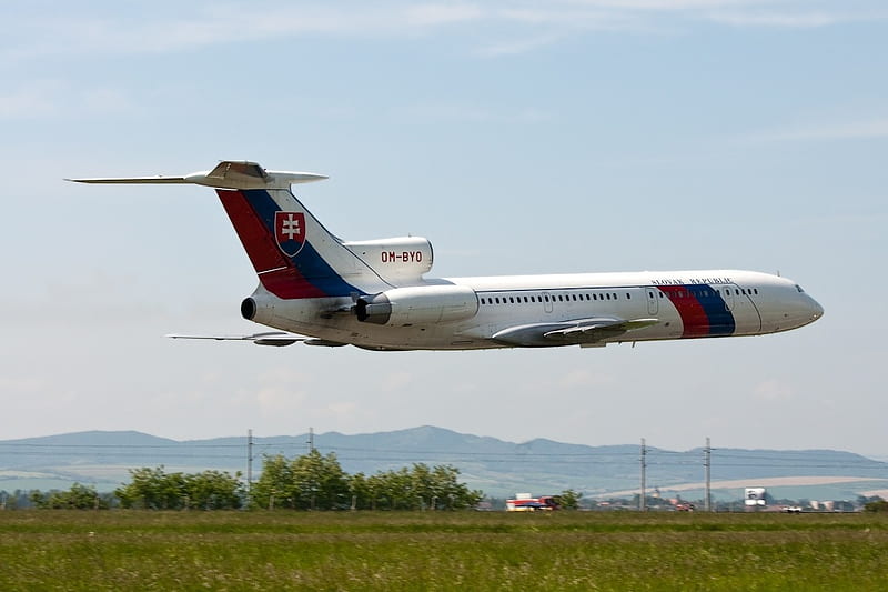 Tu-154 (low pass_video link in description), low pass, tu, slovakia, tupolev, 154, HD wallpaper