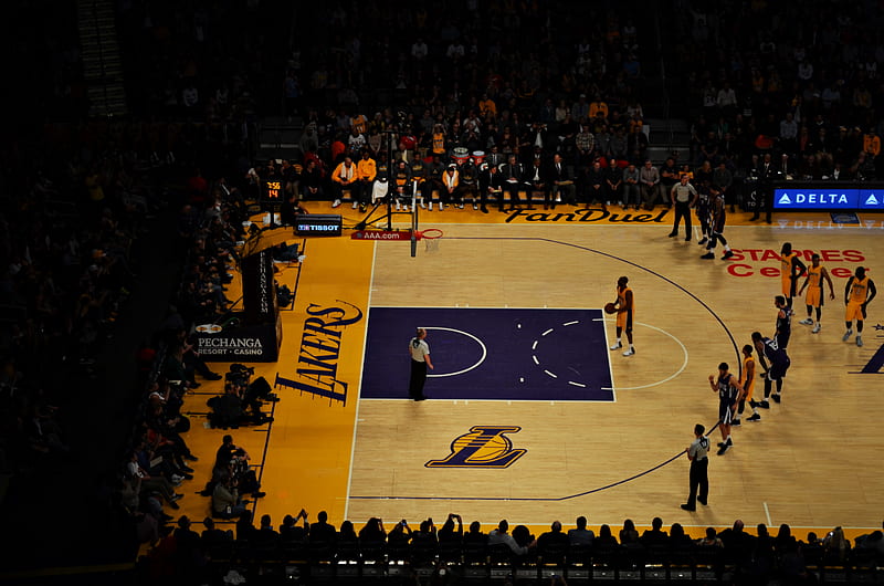 Lakers player taking technical throw, HD wallpaper