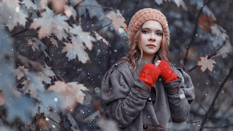 Girl Model Is Standing In Snow Fall Background Wearing Woolen Knitted Cap Gloves And Overcoat Model, HD wallpaper