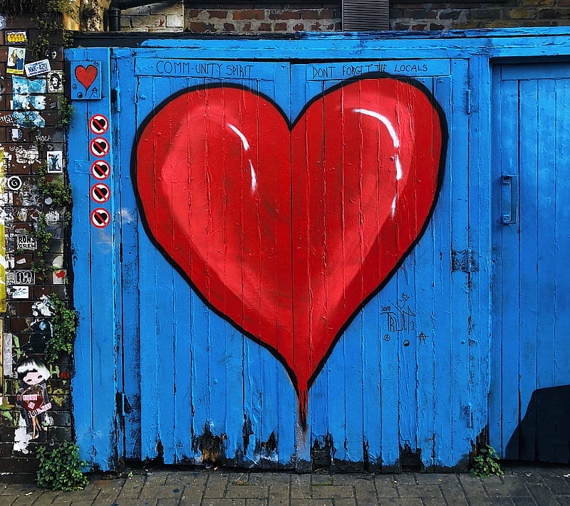 blue wooden gate with a red heart painted on it, HD wallpaper
