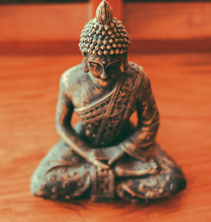 Gautama Buddha figurine on brown wooden surface, HD phone wallpaper