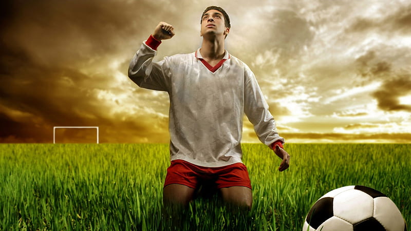 Football Player Is Kneeling Down On Green Grass Looking Up Football, HD wallpaper