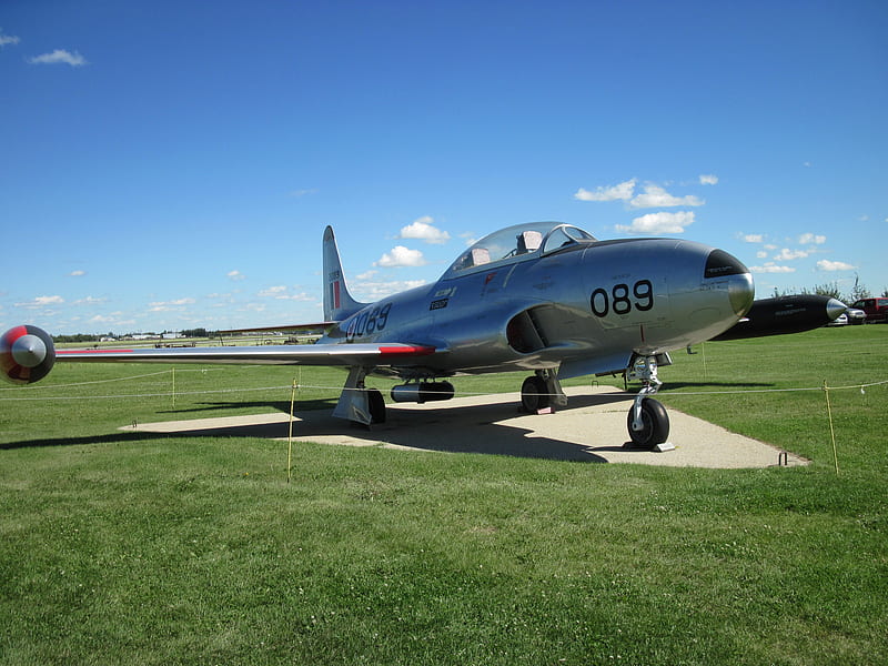 Airplane at the museum Alberta 27, Military, grass, black, sky, clouds, silver, airplane, green, white, blue, HD wallpaper