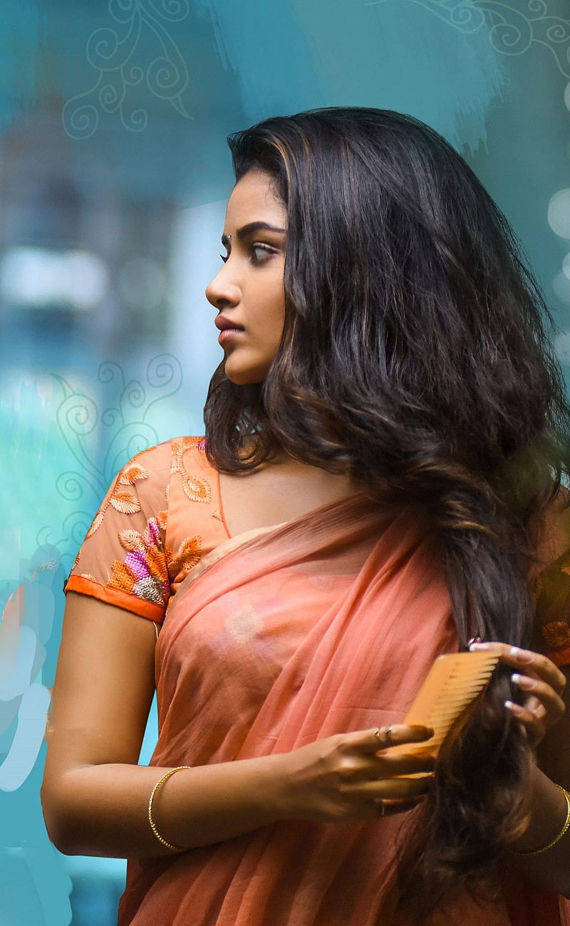 Anupama Parameswaran, sari, lip, HD phone wallpaper