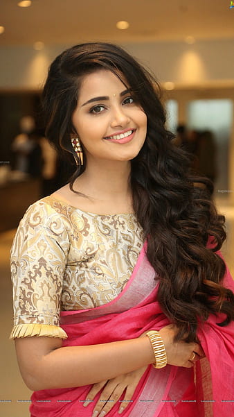 Vishu: Kerala beauty Anupama Parameswaran looks cute and gorgeous in Kasavu  saree (Pictures + Video)