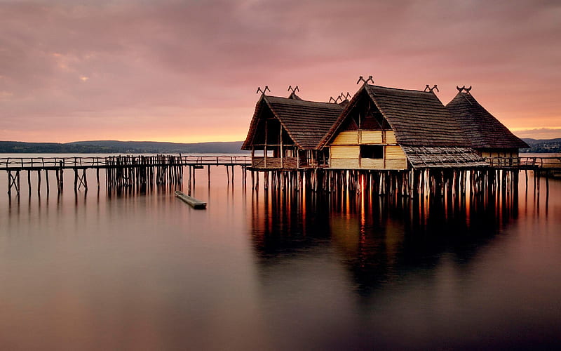 beautiful reflection wooden house on water, HD wallpaper