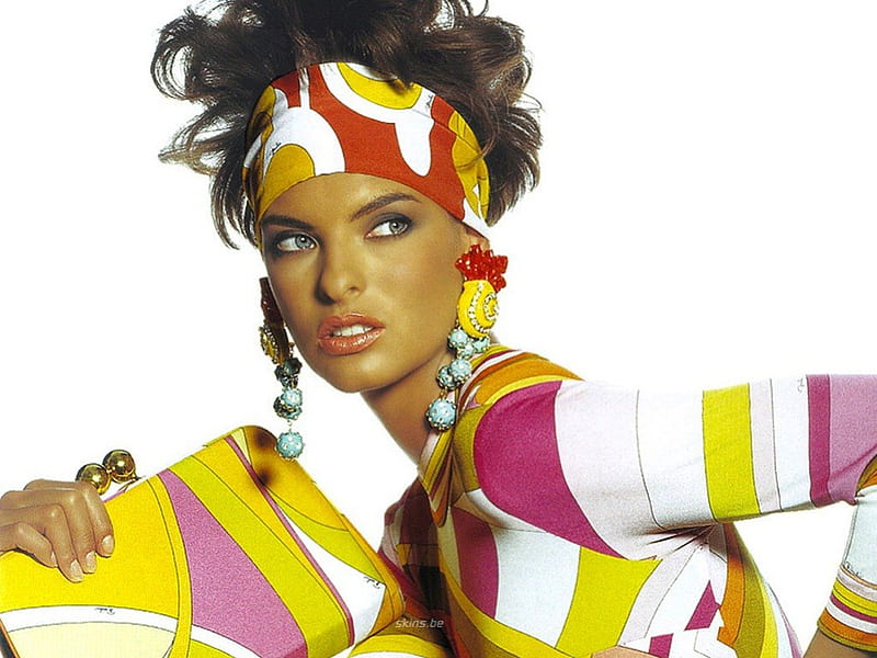 Linda Evangelista - colorful, elagant, sensual, red, pretty, colorful, chic, hairband, yellow, bonito, woman, graphy, supermodel, famous, beauty, face, pearls, pink, star, celebrity, linda evangelista, sexy, lips, handbag, 90s, classy, femininity, earnings, eyes, fashion, white, HD wallpaper