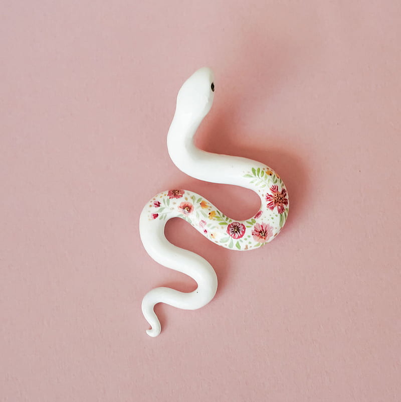 White snake with pink flowers figurine handmade Animal Totem polymer clay miniature, HD phone wallpaper