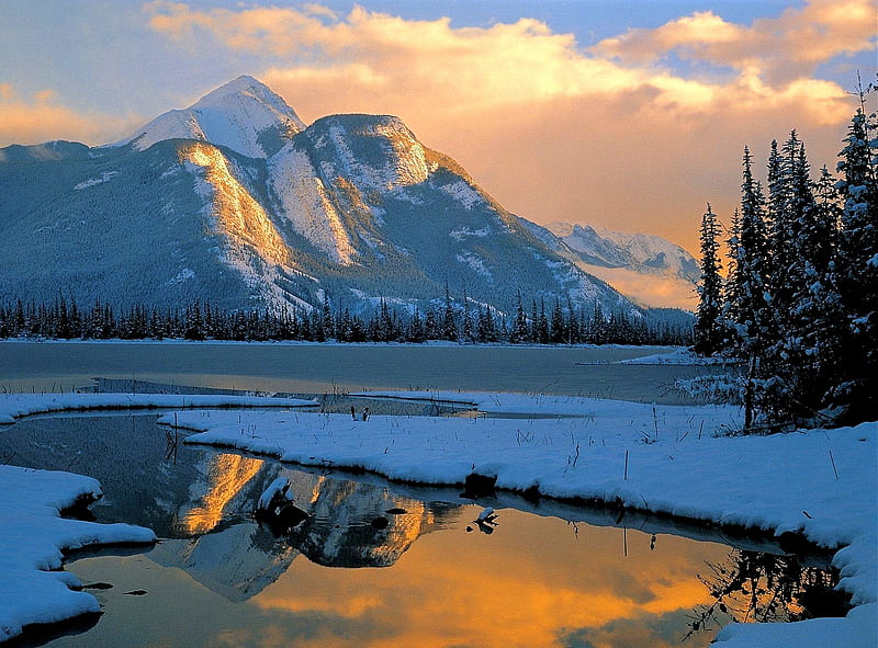 Jasper, Canada, background, sunset, clouds, nice, gold mounts, national park, peaks, sunrise, rivers, golden, sky, lagoons, water, cool, snow, mountains, ice, digital, hop, fullscreen, bay, white, canada, gray, ambar, bonito, cold, graphy, cost, green, amber, america, mirror, blue amazing, pins, lake, pond, icy, jasper, plants nature, reflected, frozen, reflections, natural, HD wallpaper