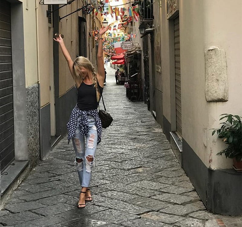 Anjelica Ebbi in the alley, denim jeans, frayed, blonde, black purse, sandals, alley, HD wallpaper