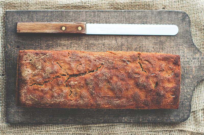 bread and bread knife on top of brown wooden chopping board, HD wallpaper
