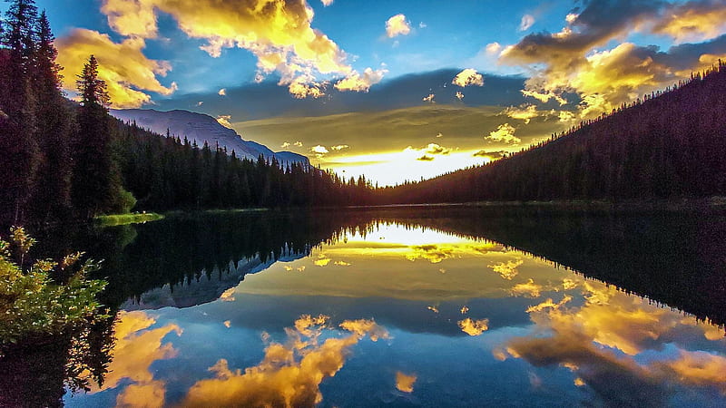 Sunrise at Lillian lake, Kananaskis country, Alberta, mountains, water ...