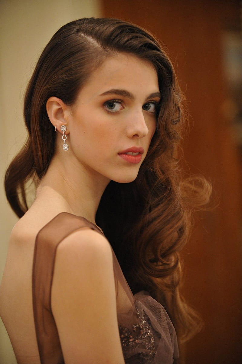 Margaret Qualley, women, actress, young woman, long hair, looking over shoulder, brunette, earring, lipstick, classy, gray eyes, HD phone wallpaper